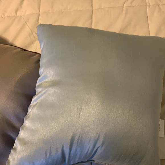 Decorative pillows - Picture 7 of 10